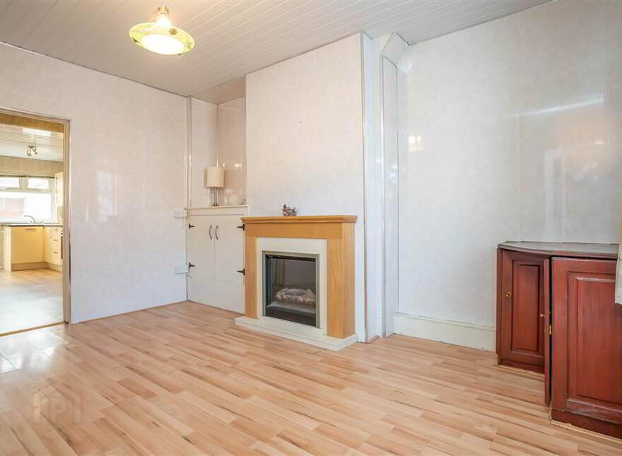 38 St James's Crescent, Belfast, BT12 6DW