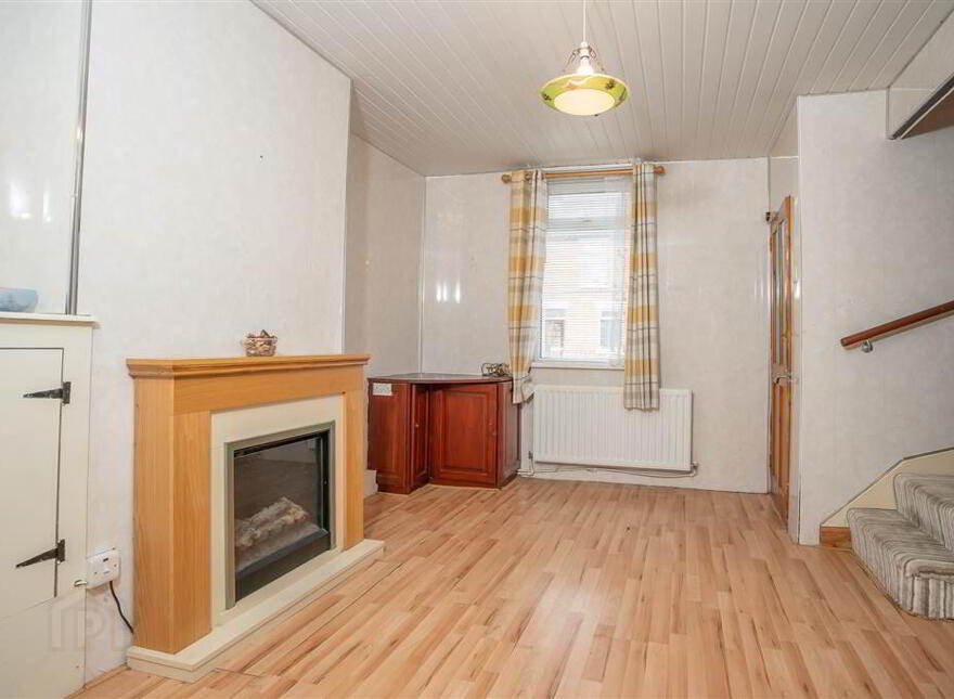 38 St James's Crescent, Belfast, BT12 6DW