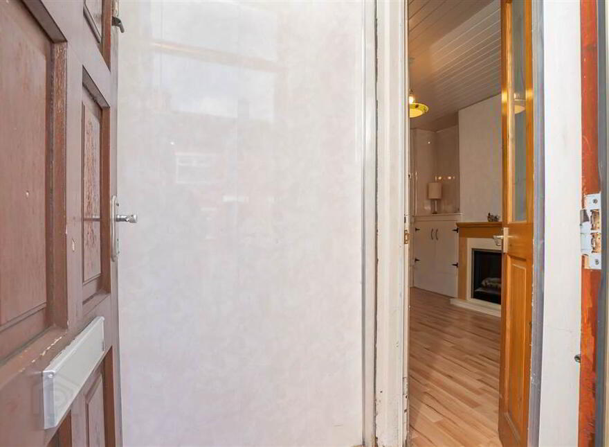 38 St James's Crescent, Belfast, BT12 6DW