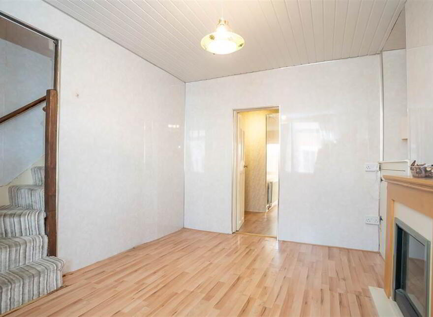 38 St James's Crescent, Belfast, BT12 6DW