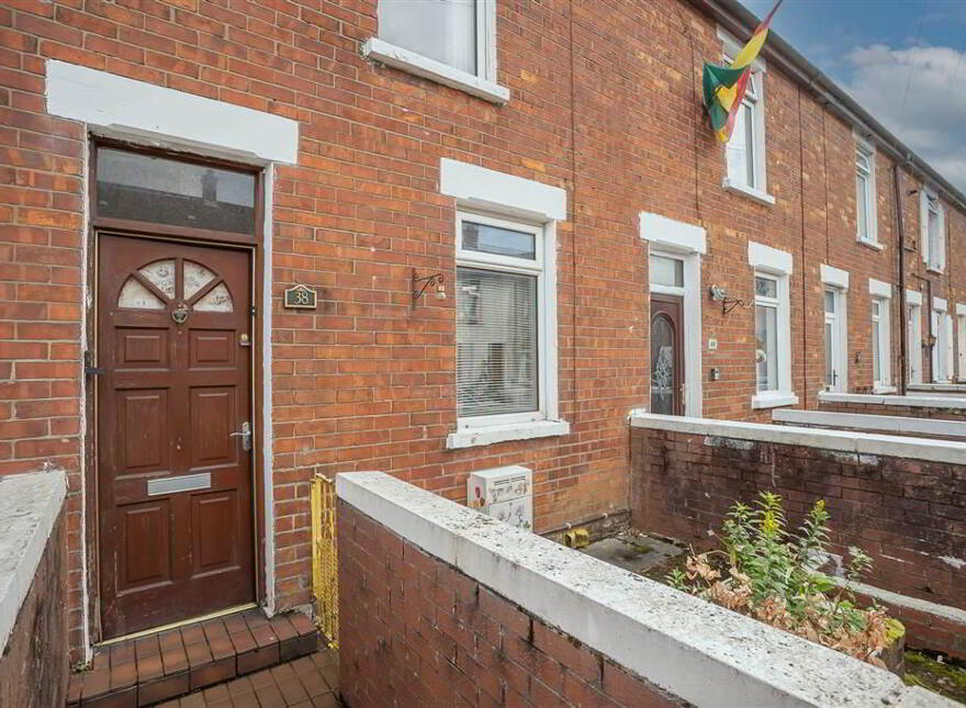 38 St James's Crescent, Belfast, BT12 6DW
