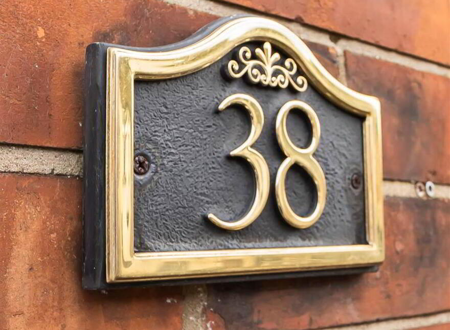 38 St James's Crescent, Belfast, BT12 6DW