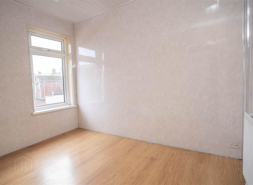 38 St James's Crescent, Belfast, BT12 6DW