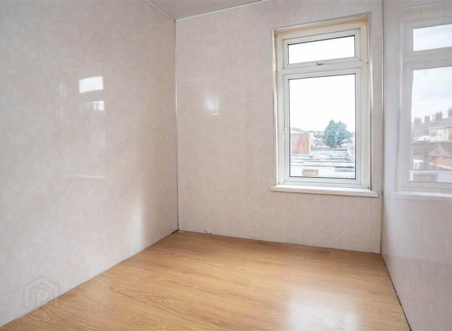 38 St James's Crescent, Belfast, BT12 6DW