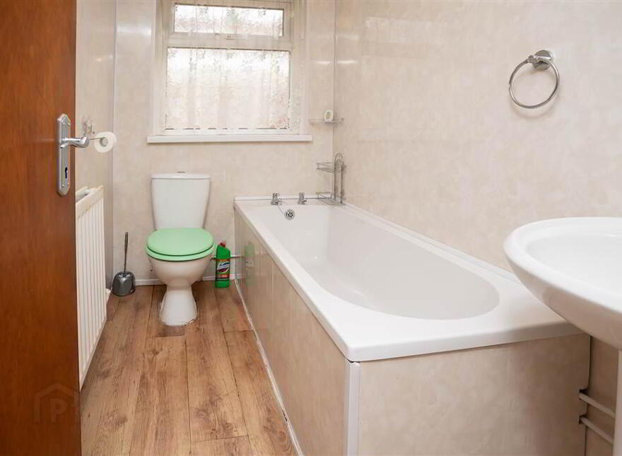 38 St James's Crescent, Belfast, BT12 6DW