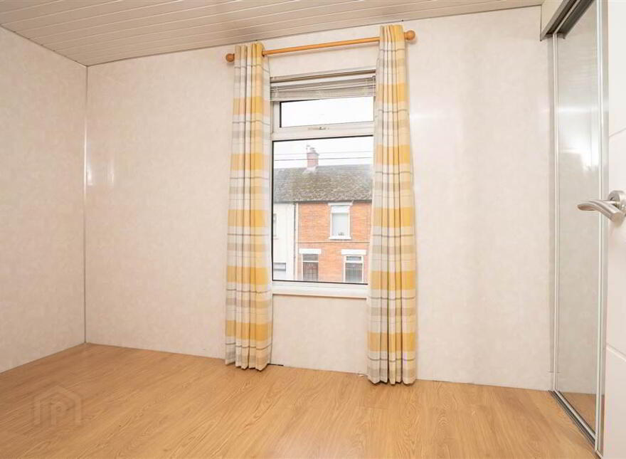 38 St James's Crescent, Belfast, BT12 6DW