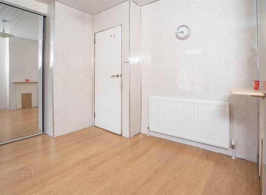38 St James's Crescent, Belfast, BT12 6DW