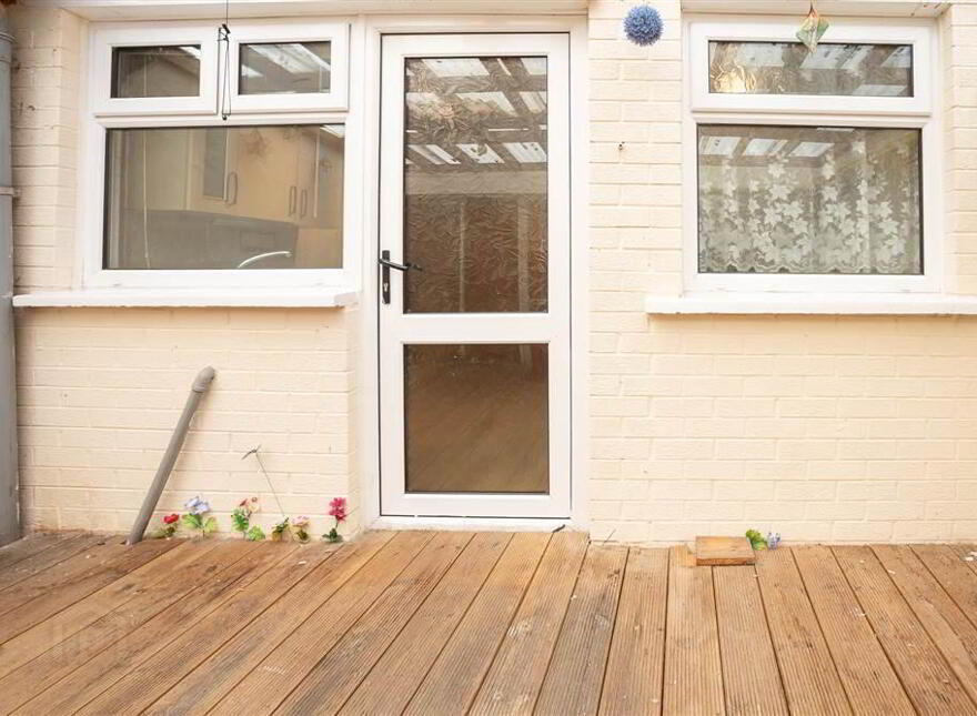 38 St James's Crescent, Belfast, BT12 6DW