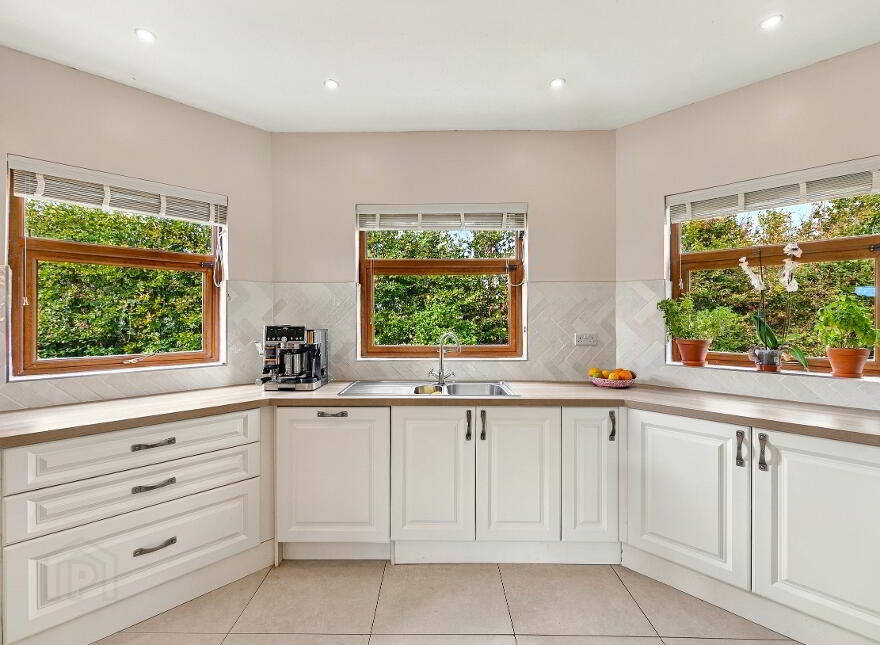 St. Pio, Knockskimolin, Oulart, Gorey, Y25W593