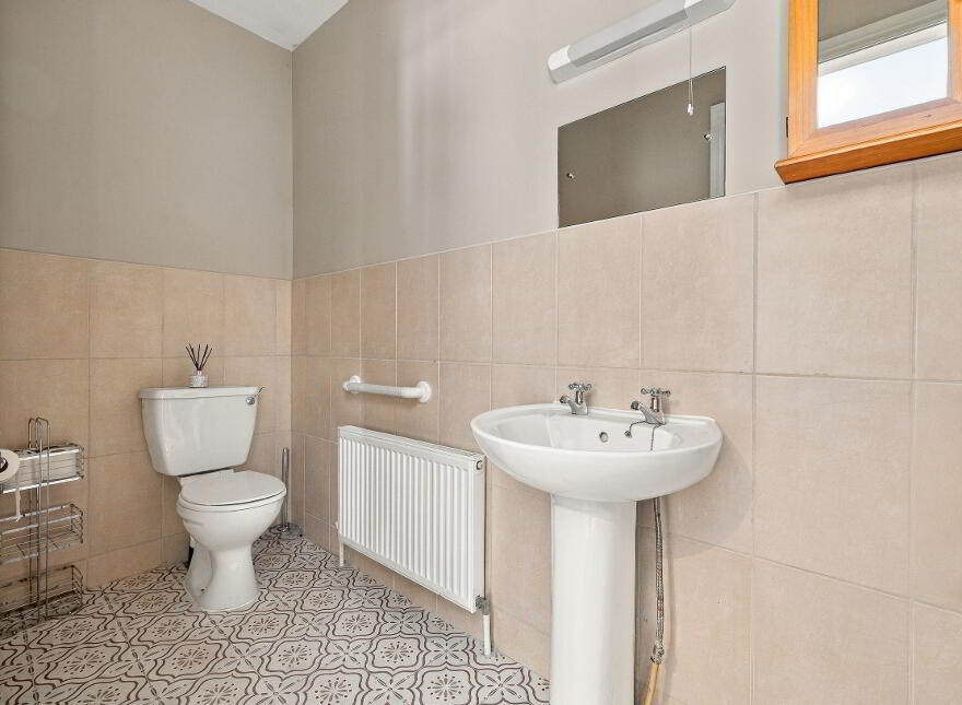 St. Pio, Knockskimolin, Oulart, Gorey, Y25W593