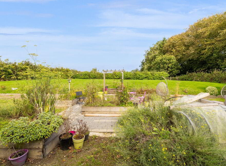 St. Pio, Knockskimolin, Oulart, Gorey, Y25W593