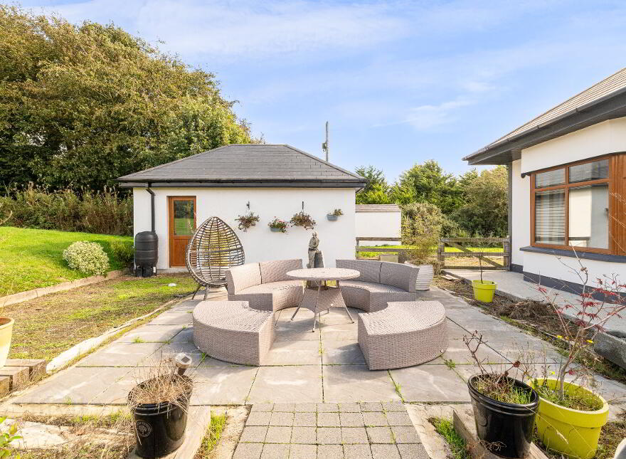 St. Pio, Knockskimolin, Oulart, Gorey, Y25W593