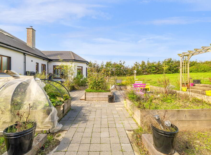 St. Pio, Knockskimolin, Oulart, Gorey, Y25W593
