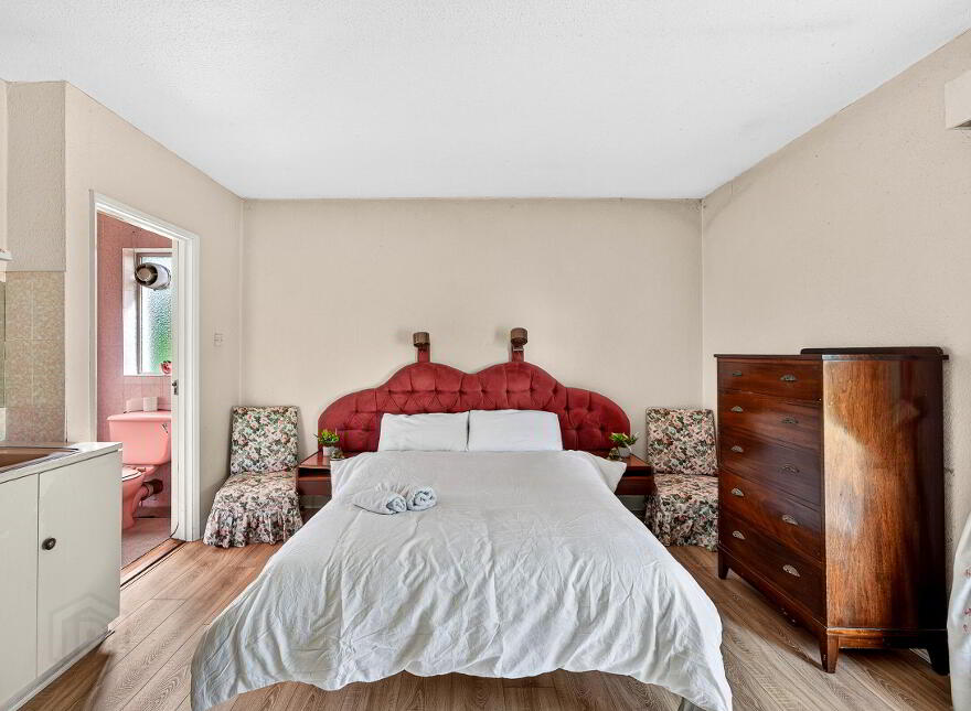Mount Vista, Creaghduff, Coosan, Athlone, N37E2Y3