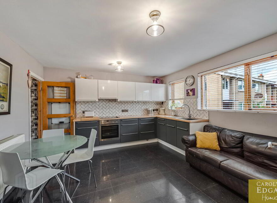 30 Broadway Avenue, Carrickfergus, BT38 8DD