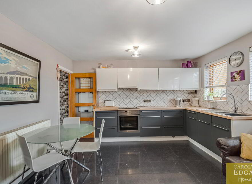 30 Broadway Avenue, Carrickfergus, BT38 8DD