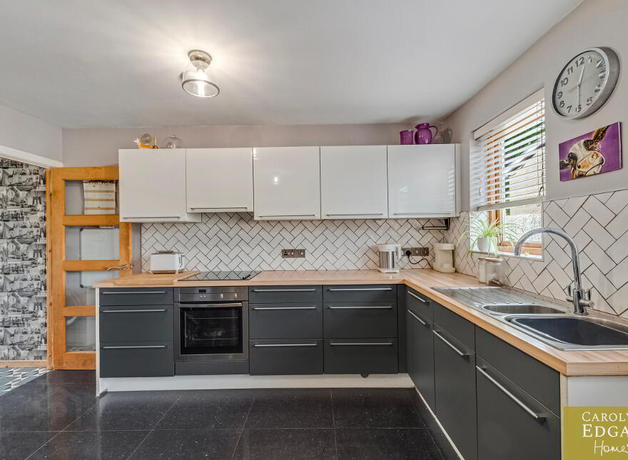 30 Broadway Avenue, Carrickfergus, BT38 8DD
