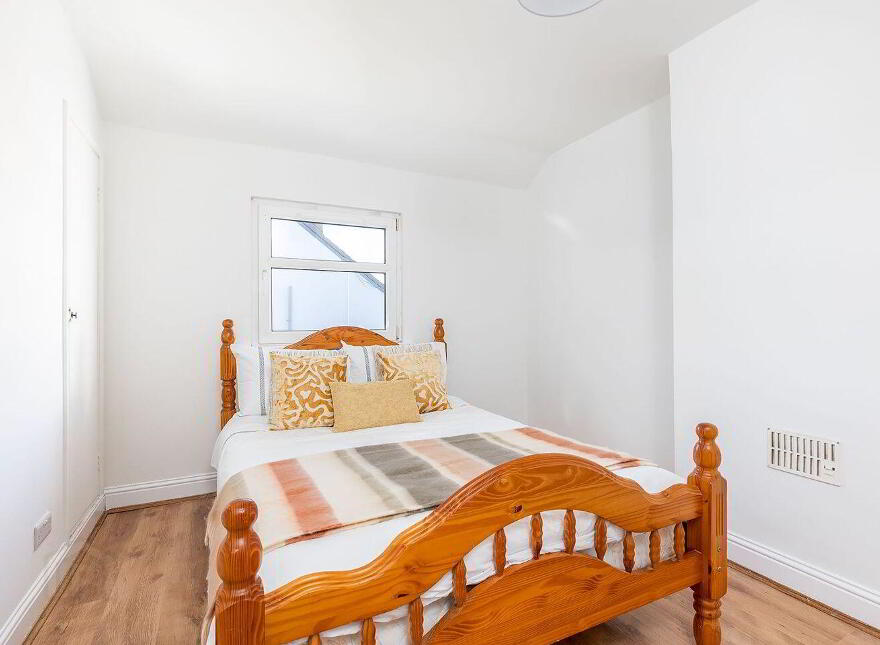 210 Pearse Road, Ballyphehane, The Lough, T12F803