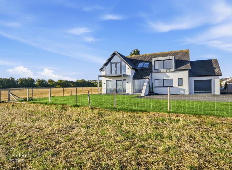 15 Blackcave North, Larne, BT40 1TP