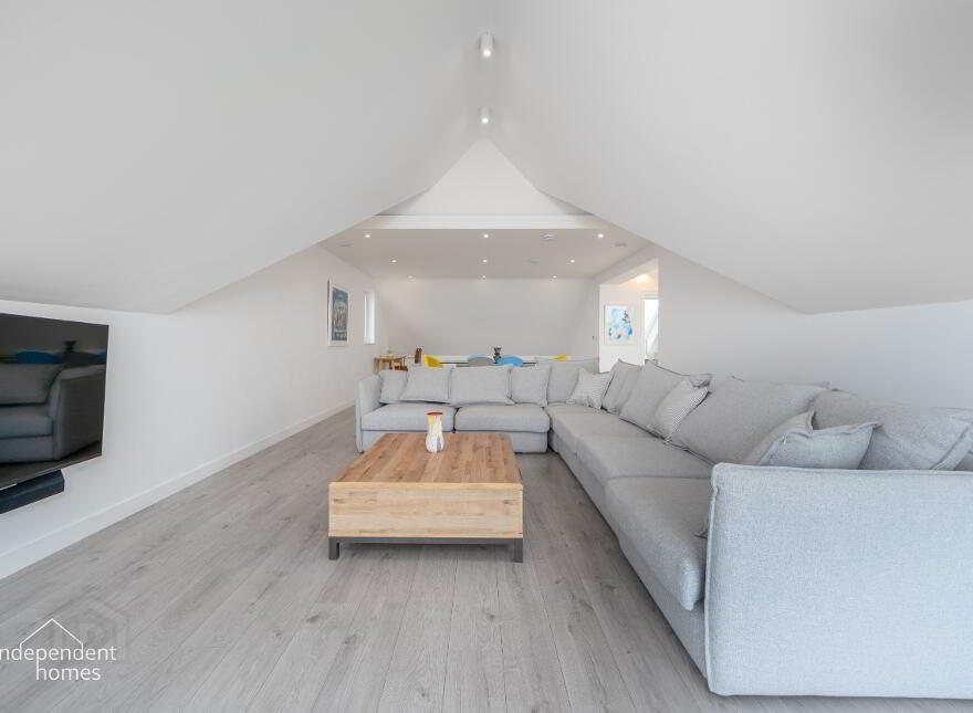 15 Blackcave North, Larne, BT40 1TP