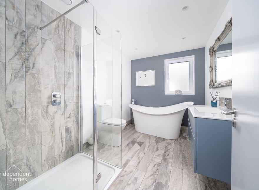 15 Blackcave North, Larne, BT40 1TP