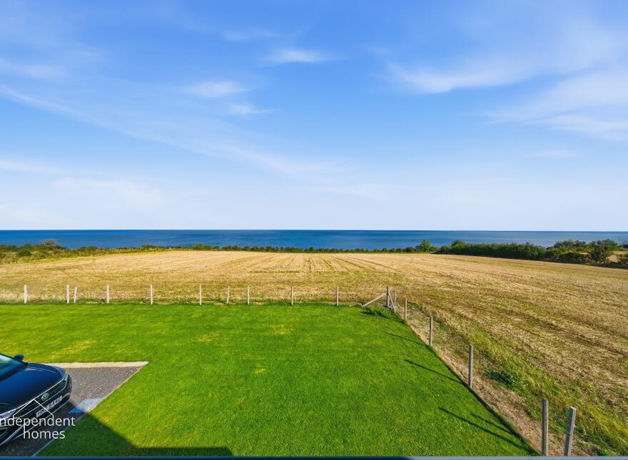 15 Blackcave North, Larne, BT40 1TP