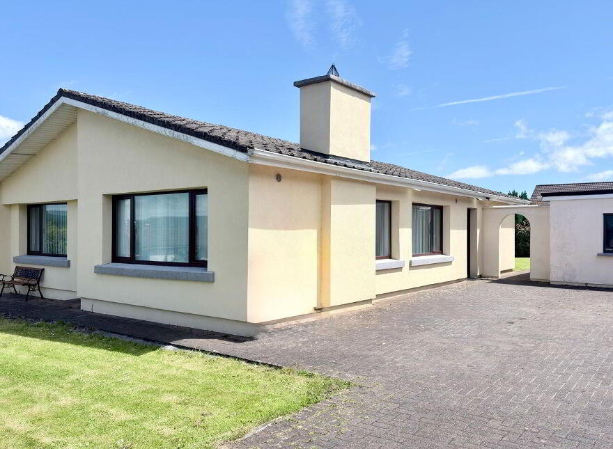 Roseville, 11 Woodlands Heights, Carrick-Beg, Carrick-On-Suir, E32RX75