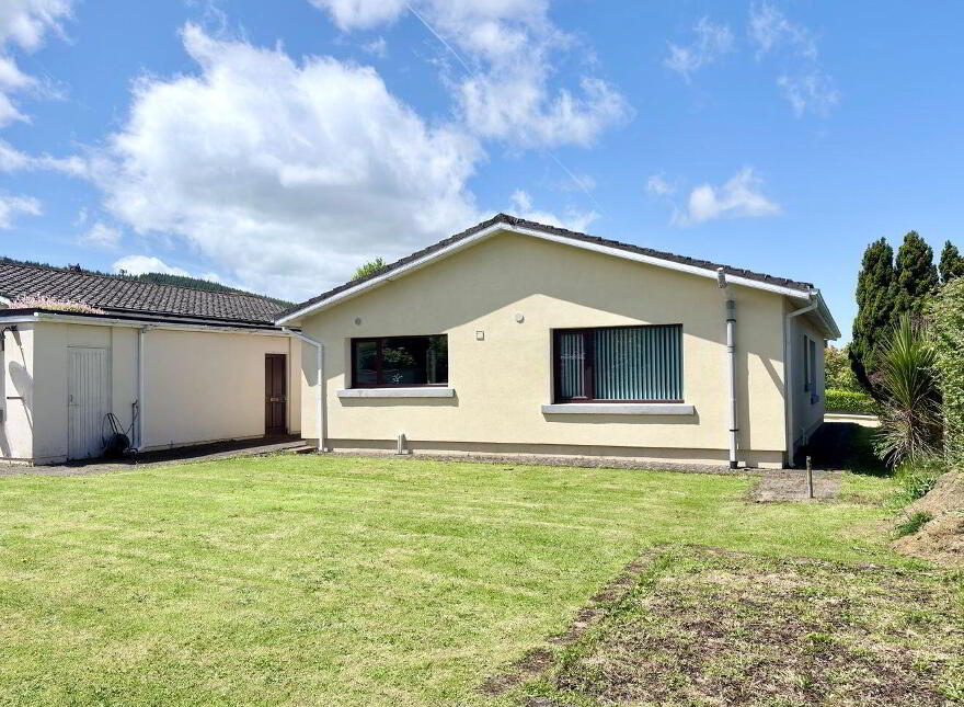 Roseville, 11 Woodlands Heights, Carrick-Beg, Carrick-On-Suir, E32RX75