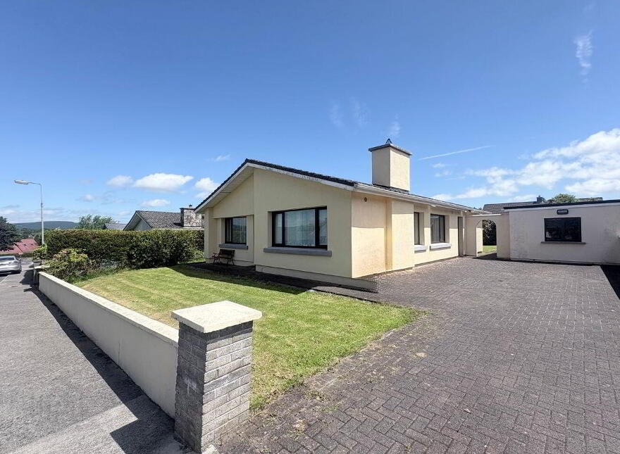 Roseville, 11 Woodlands Heights, Carrick-Beg, Carrick-On-Suir, E32RX75