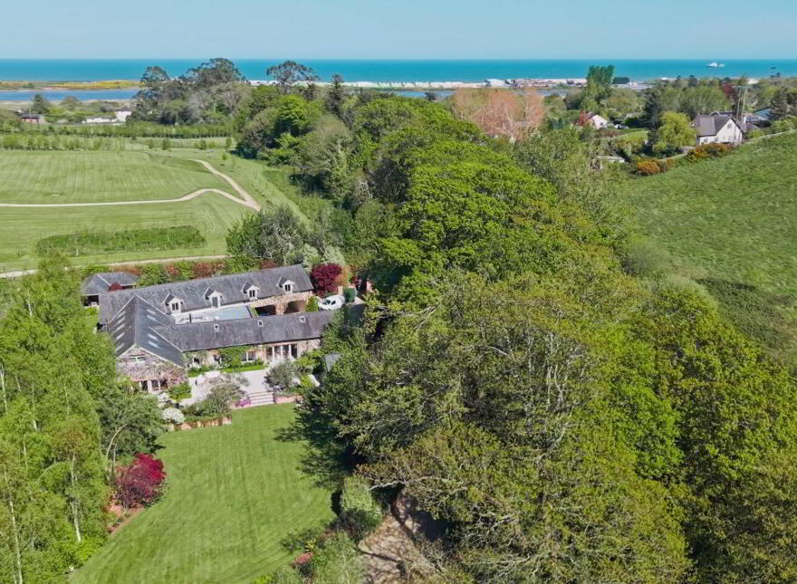 Luxury Lodge, Tinakilly, Wicklow Town, A67F860 photo