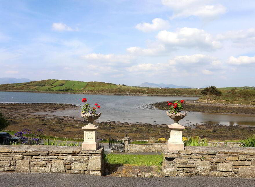 Waterfront Home On Clew Bay, Rosmoeny, Carraholly