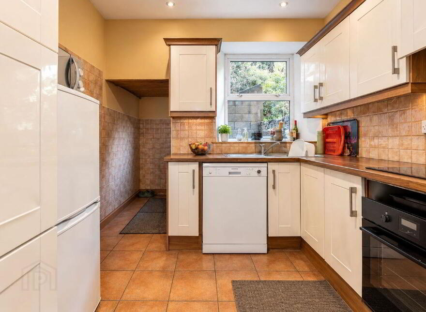 2 Gibraltar Terrace, Lighthouse Road, Youghal, P36A262