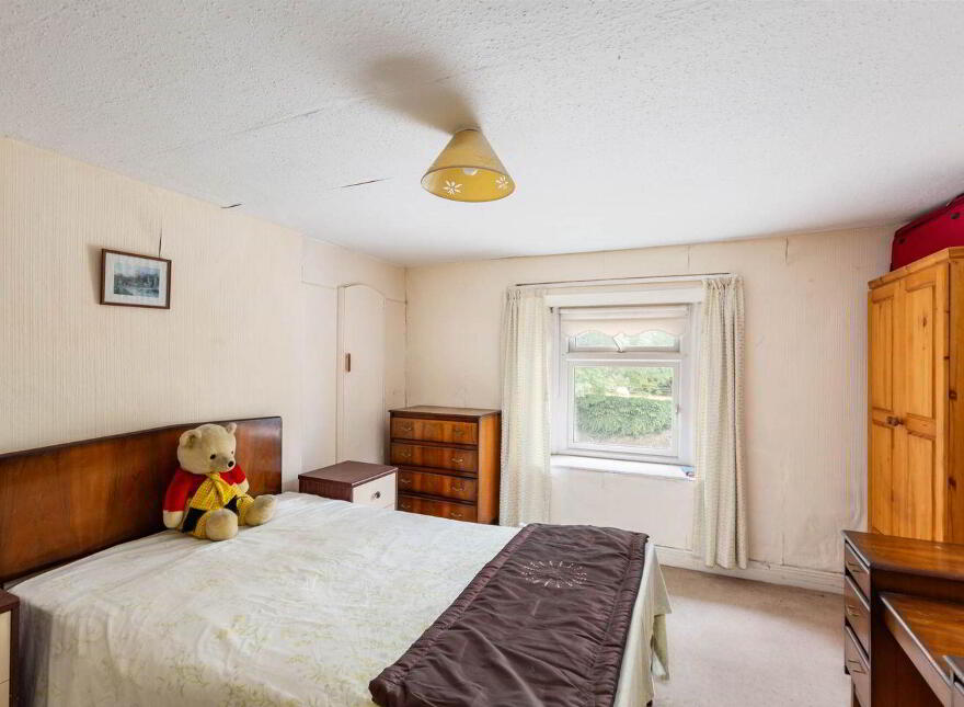 No. 2 Main Street, Carnew, Y14T9P0