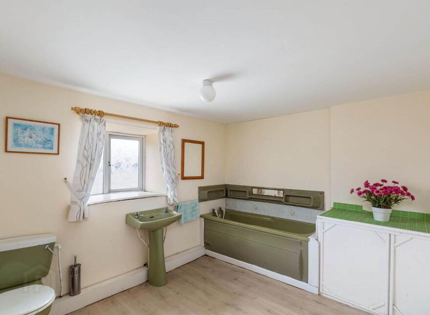 No. 2 Main Street, Carnew, Y14T9P0