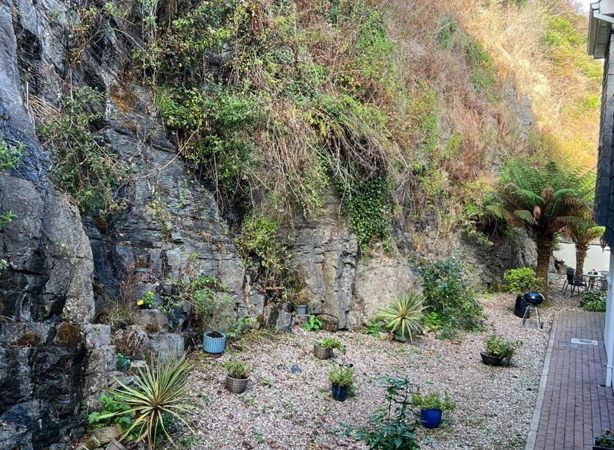 2 Viking Wharf, Worlds End, Kinsale, P17X248