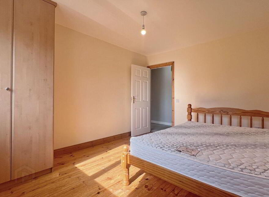 42 Dun Esker, Ballinasloe, H53E985