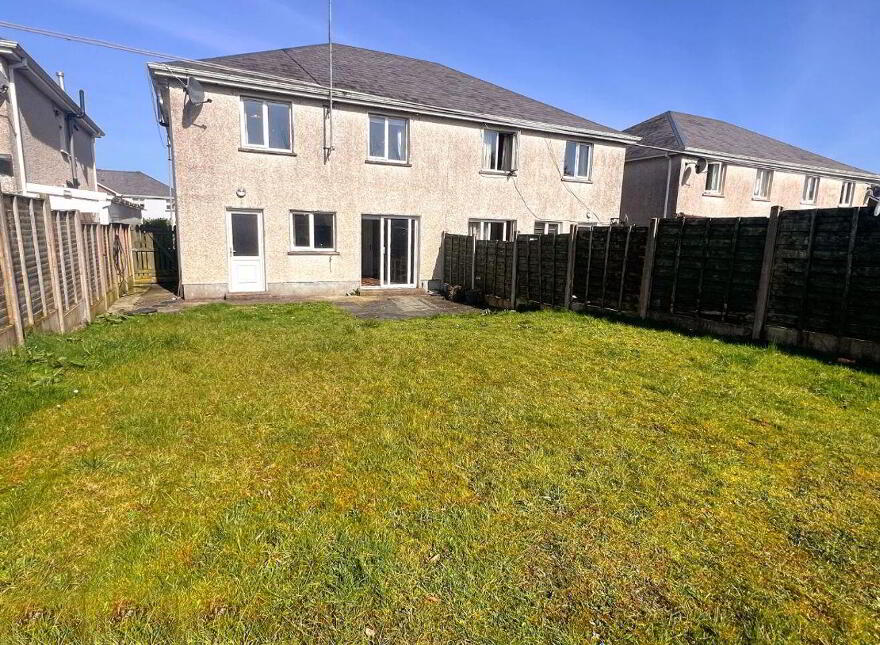 42 Dun Esker, Ballinasloe, H53E985