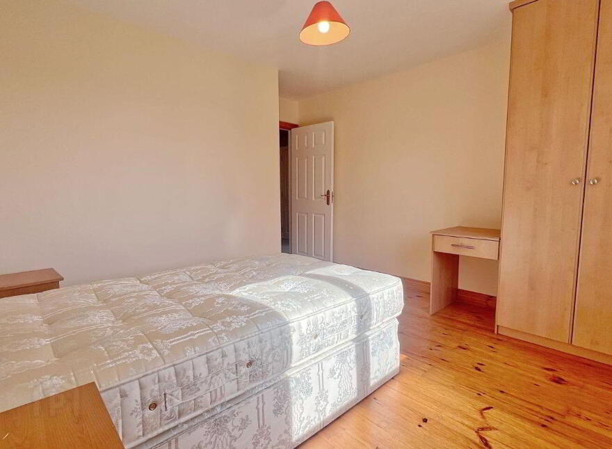 42 Dun Esker, Ballinasloe, H53E985