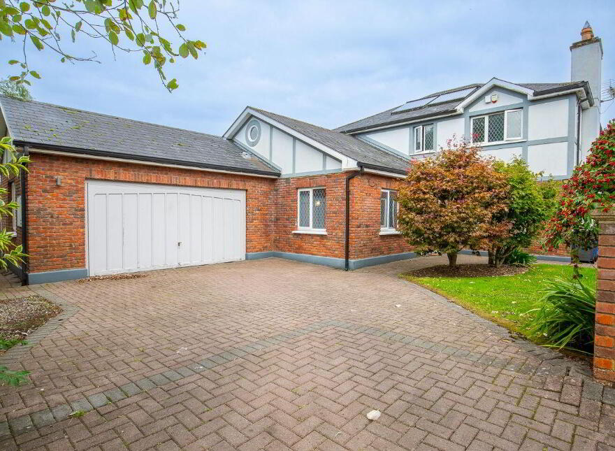 12 Sarsfield Drive, Ballinasloe, H53FY93