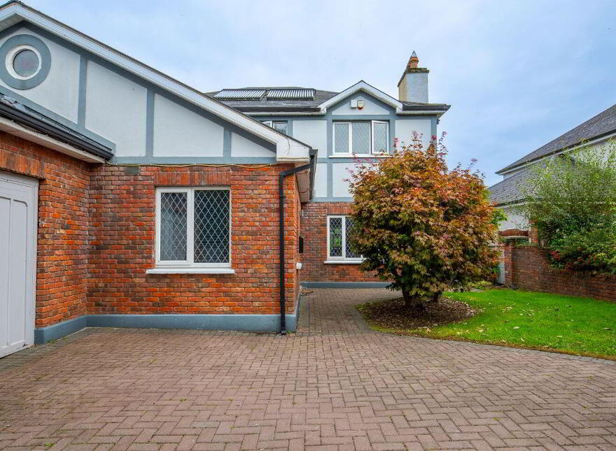 12 Sarsfield Drive, Ballinasloe, H53FY93
