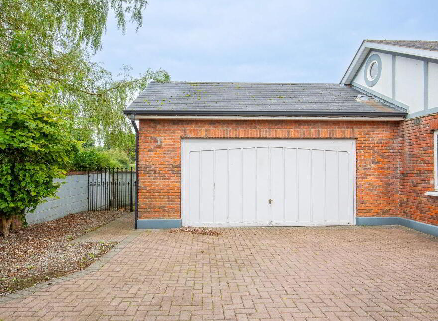 12 Sarsfield Drive, Ballinasloe, H53FY93