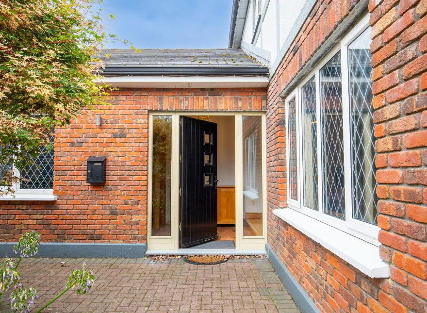 12 Sarsfield Drive, Ballinasloe, H53FY93