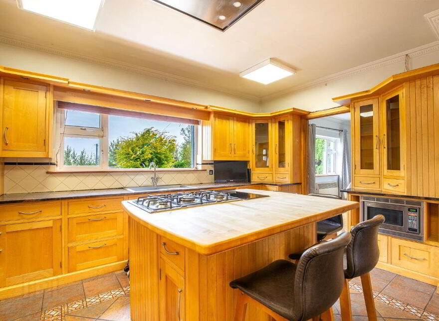12 Sarsfield Drive, Ballinasloe, H53FY93