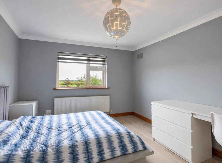 12 Sarsfield Drive, Ballinasloe, H53FY93
