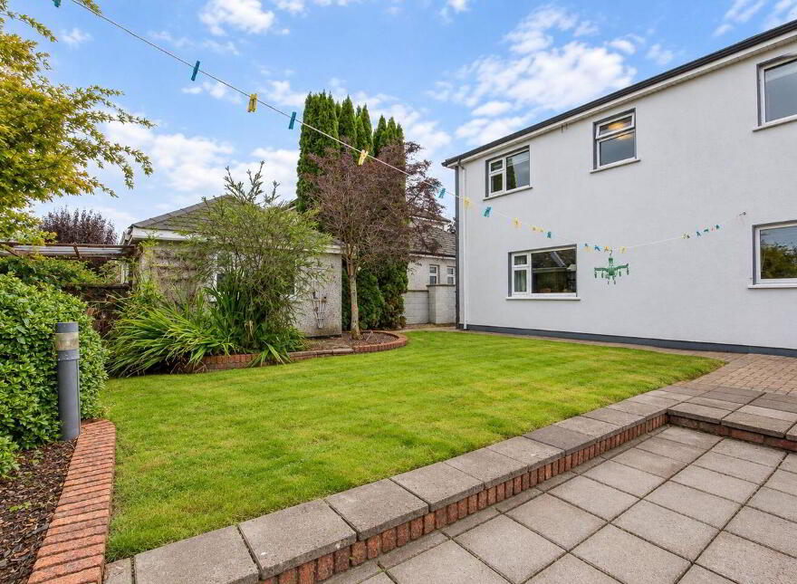 12 Sarsfield Drive, Ballinasloe, H53FY93