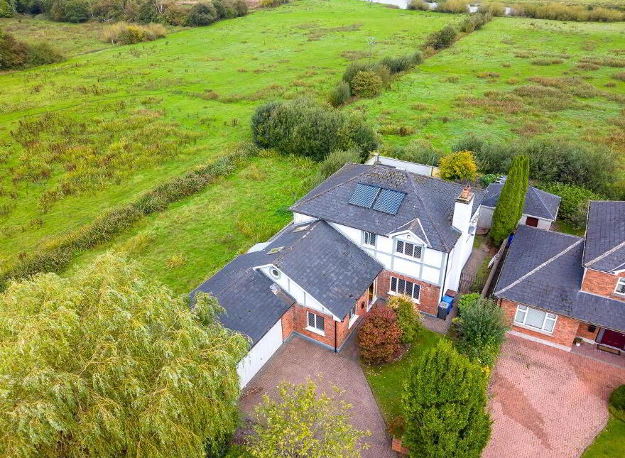 12 Sarsfield Drive, Ballinasloe, H53FY93