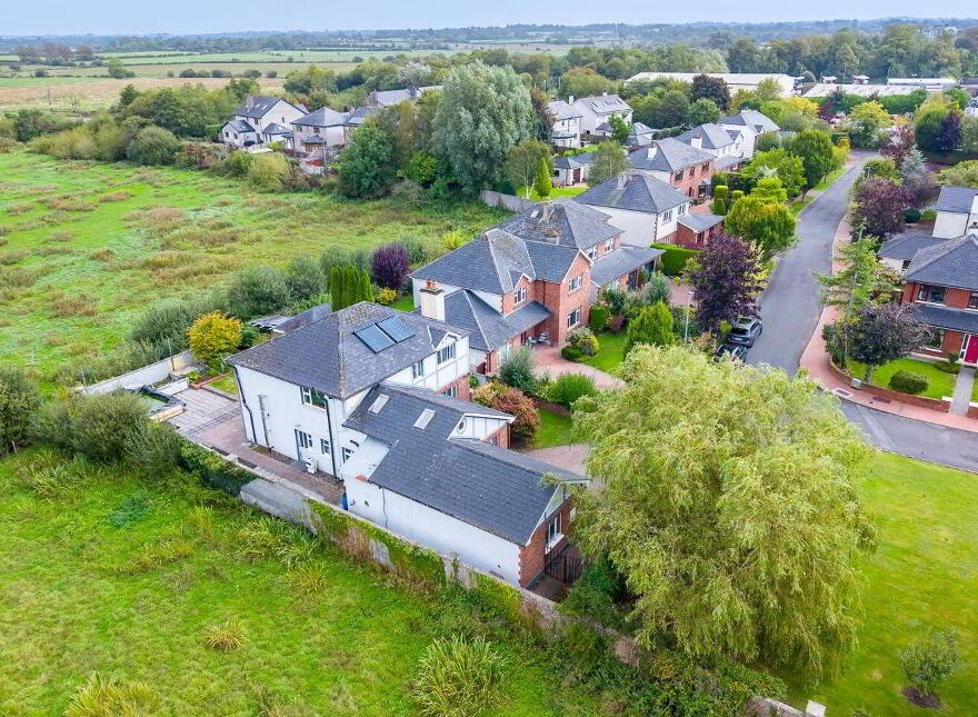 12 Sarsfield Drive, Ballinasloe, H53FY93