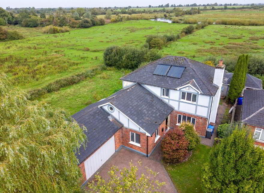 12 Sarsfield Drive, Ballinasloe, H53FY93