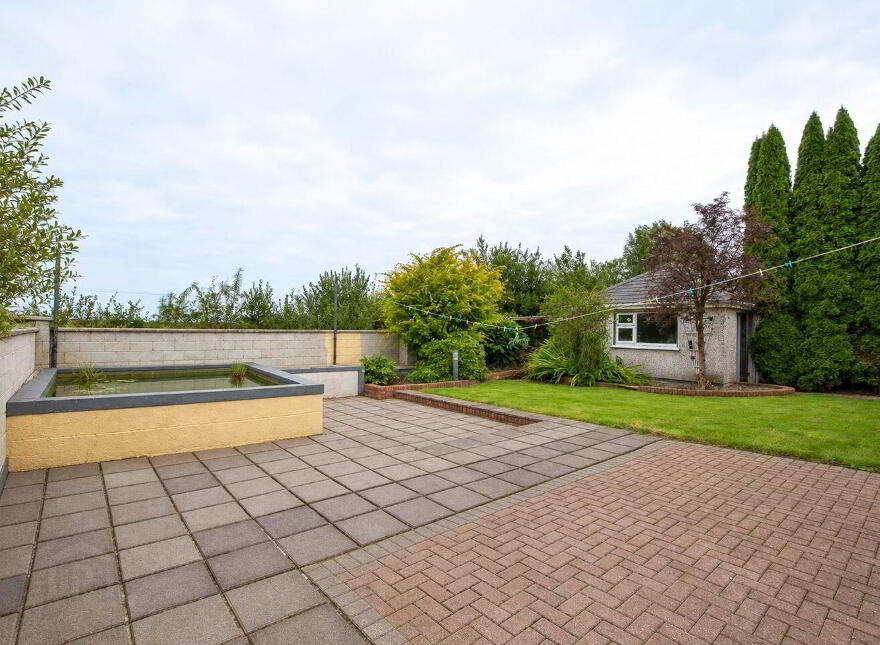 12 Sarsfield Drive, Ballinasloe, H53FY93