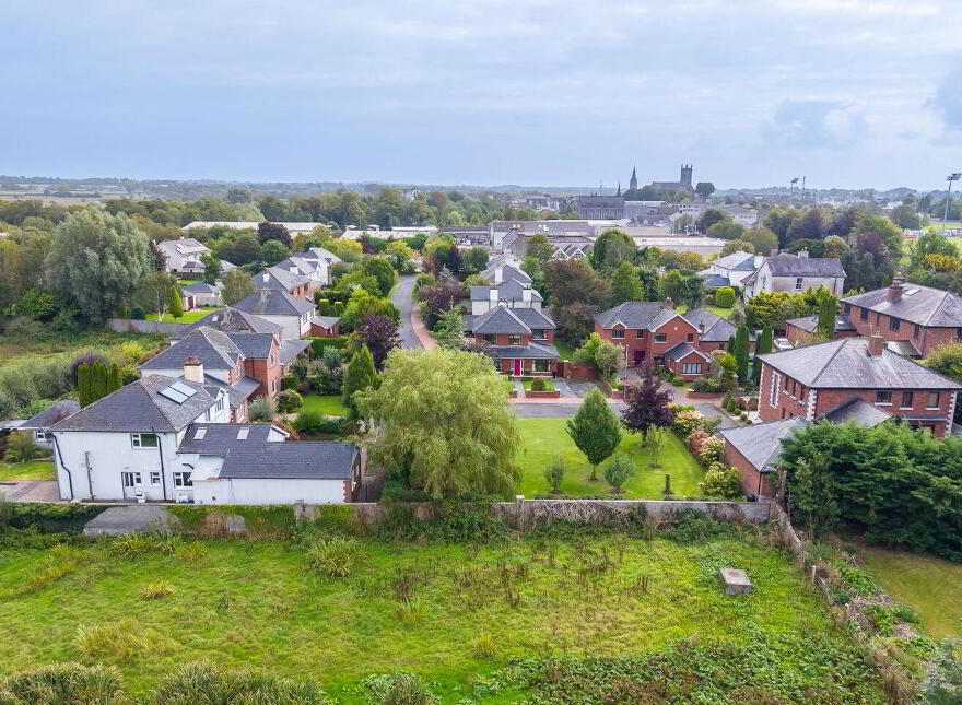 12 Sarsfield Drive, Ballinasloe, H53FY93
